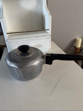 VTG Wagner Ware Sidney O Magnalite 4681 1/2 P Saucepan Double spout W/lid